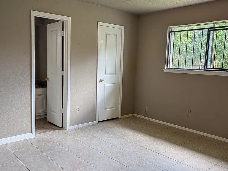 3418 Knotty Oaks Trl — Photo 6