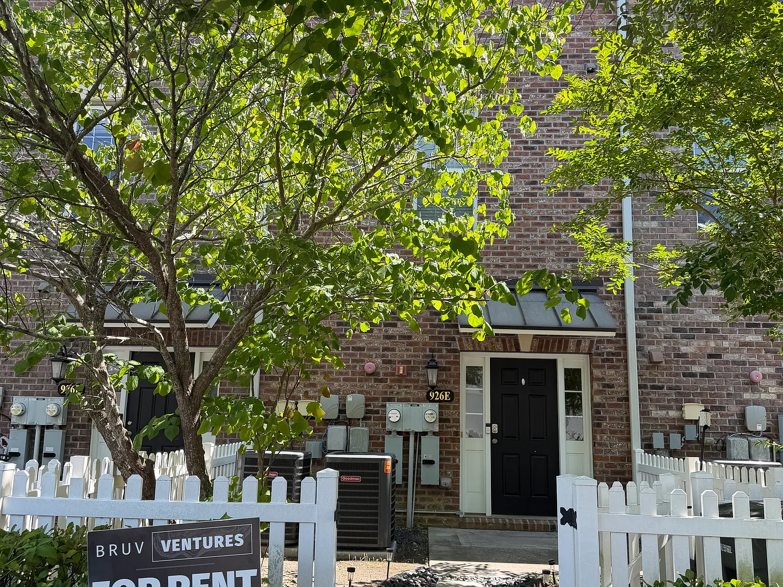 2 bed, 2.5 bath, 1250 sqft, $1,900 — Photo 1