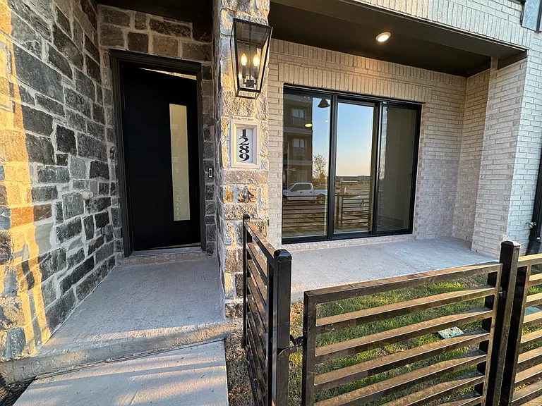 1289 Doris May Dr — Photo 3