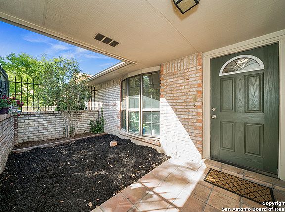 3rd image of 3323 Sackville Dr