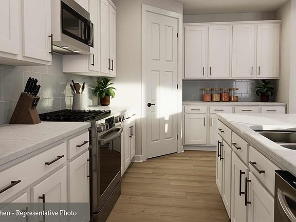 The Courtney - Kitchen