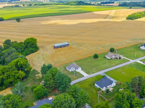 103 Red Bird Ave, Adairville, KY 42202