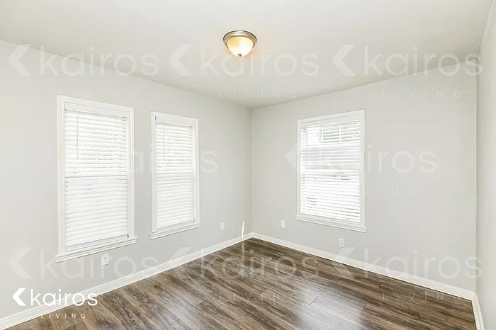 301 NE 32nd St — Photo 11