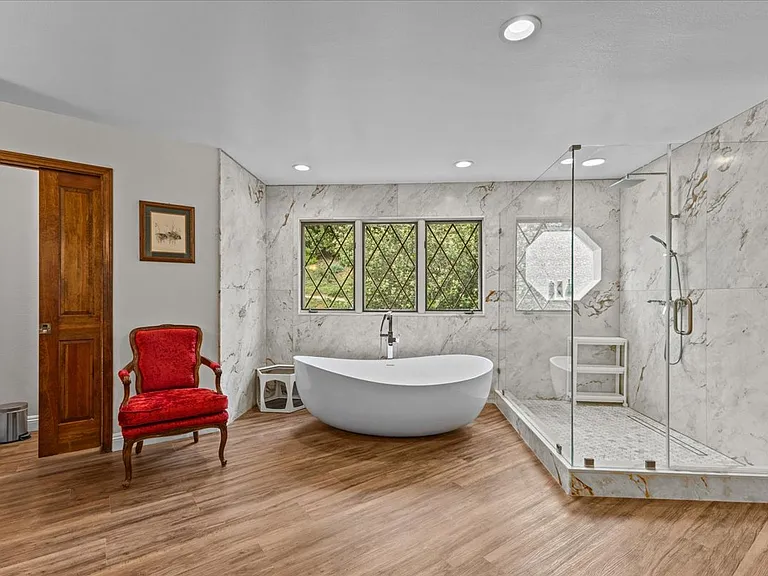 2705 Clear Creek Ln — Photo 32