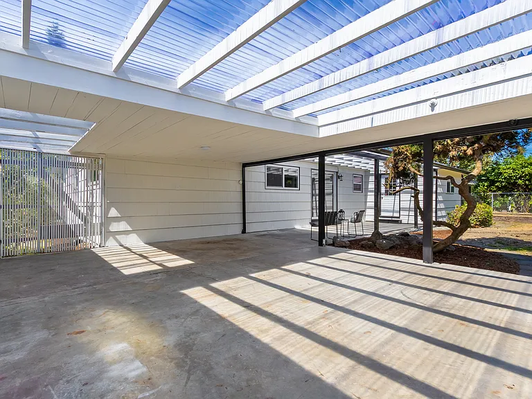 2125 N Highland St — Photo 34