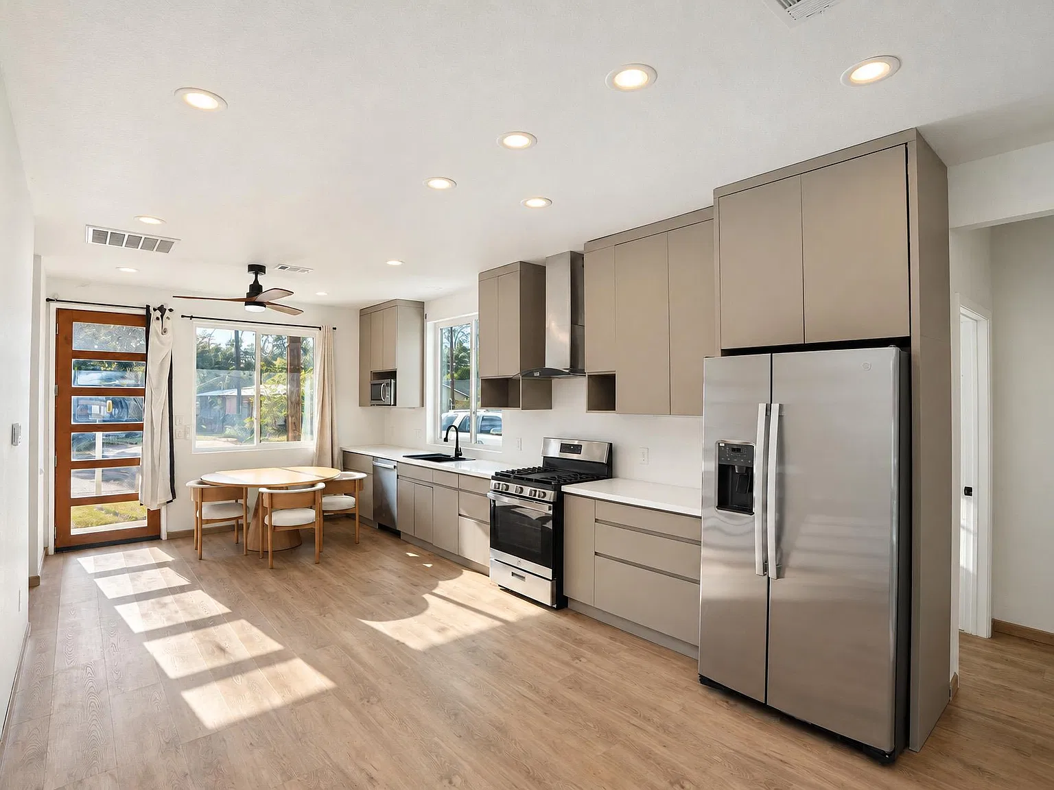 2 bed, 2.0 bath, 1906 sqft, $2,950 — Photo 4