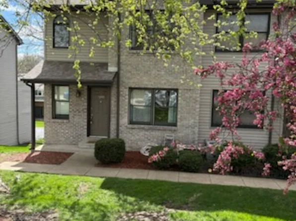 1845 Bright View Dr, Loves Park, IL 61111