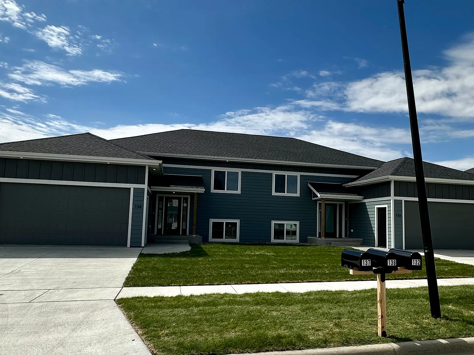 132 E Blue Bell Dr — Photo 1