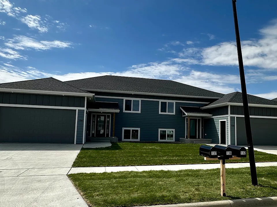 132 E Blue Bell Dr