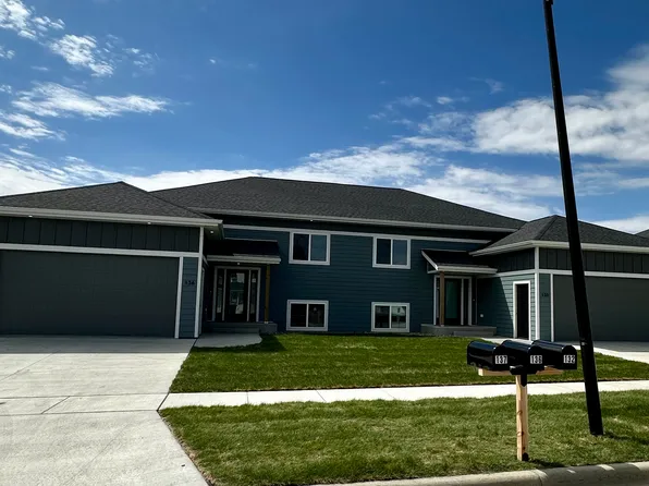 132 E Blue Bell Dr, Brookings, SD 57006