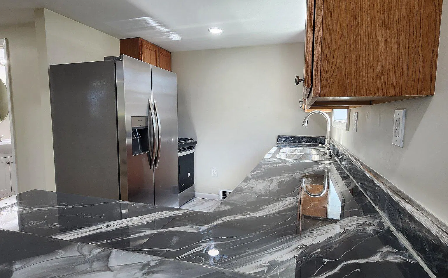 3 bed, 2.0 bath, 1320 sqft, $4,000 — Photo 2