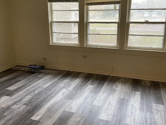 3rd image of 3705 Hickory St