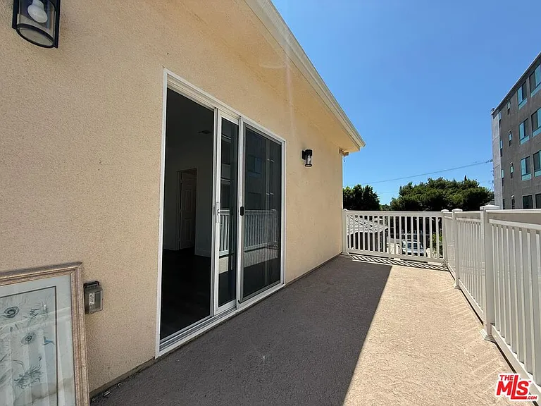 6744 Radford Ave — Photo 12