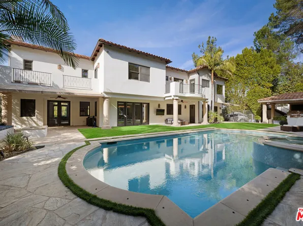 20208 Wells Dr, Woodland Hills, CA 91364
