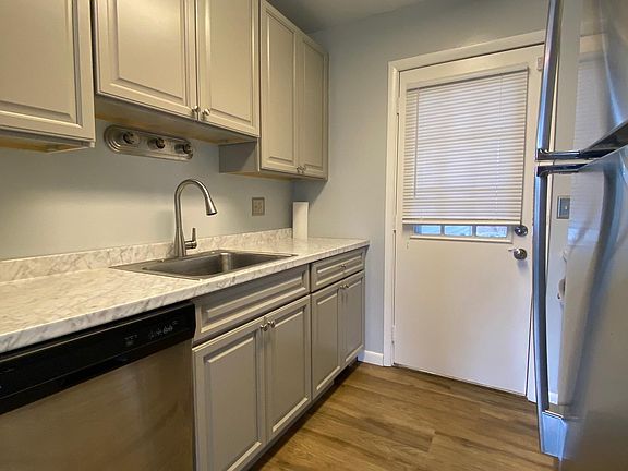 Kitchen with dishwasher