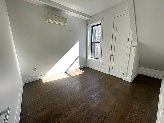 3rd image of 162 Woodruff Ave #4R