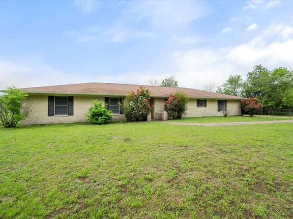 541 Oak Valley Ln, Corsicana, TX 75110