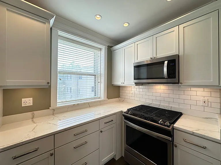 1653 W Gregory St #4 — Photo 5
