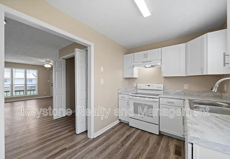290 Thompsonville Ln #303 — Photo 7