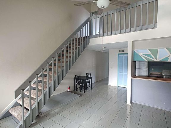 4th image of 2745 Hunt Club Ln