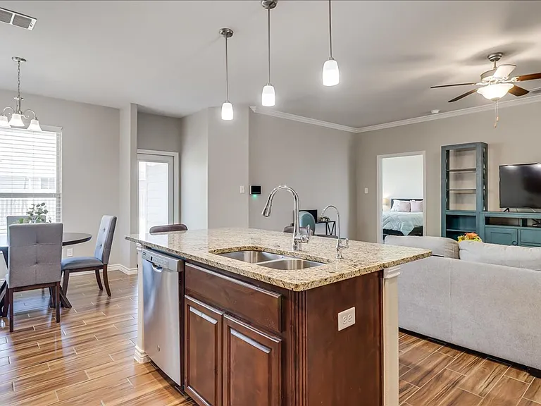 7610 Quartz Dr — Photo 12