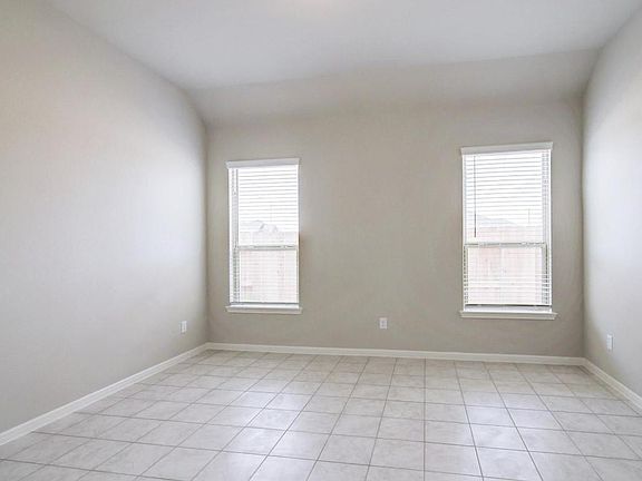 4th image of 1061 Comal Trl