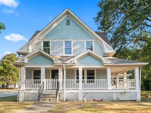 514 W Walnut St, Grain Valley, MO 64029