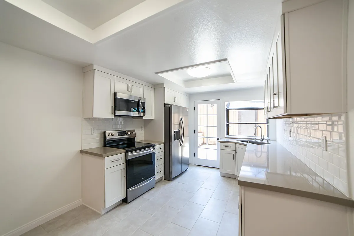 Building Photo - 9743 Reseda Blvd #3