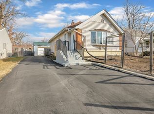 3876 Cresthaven Dr N, Waterford, MI