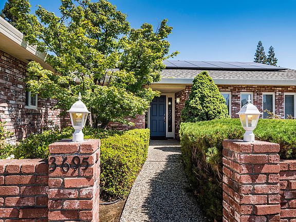 4th image of 3695 Mountain View Dr