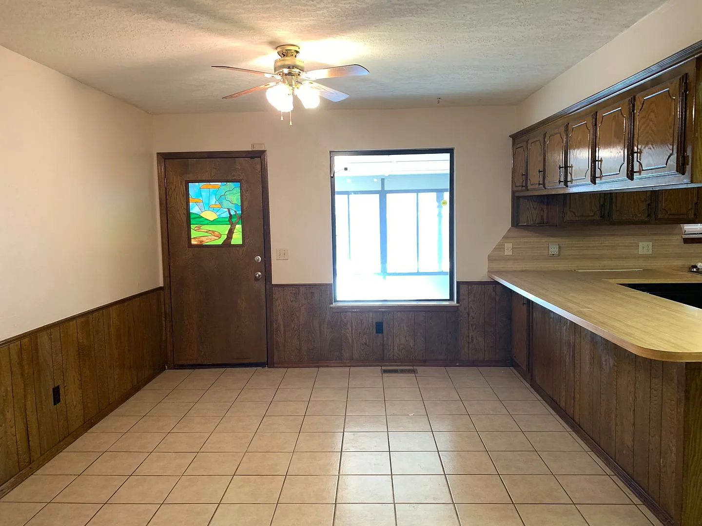 3 Bedroom Home with a Pool in West Norman — Photo 2