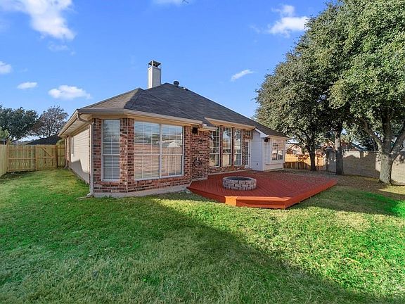 2nd image of 2101 Oak View Pl