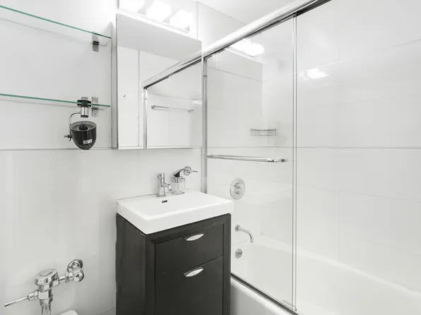 201 East 36th Street image 8 of 8