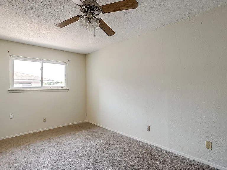 127 Allencrest Dr — Photo 32