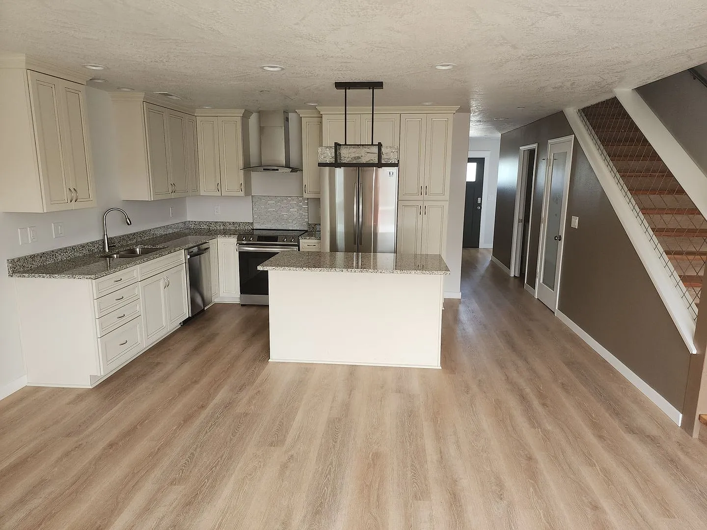 930 E St — Photo 2