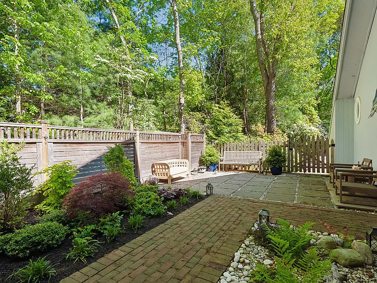 43 Highlands Dr — Photo 18