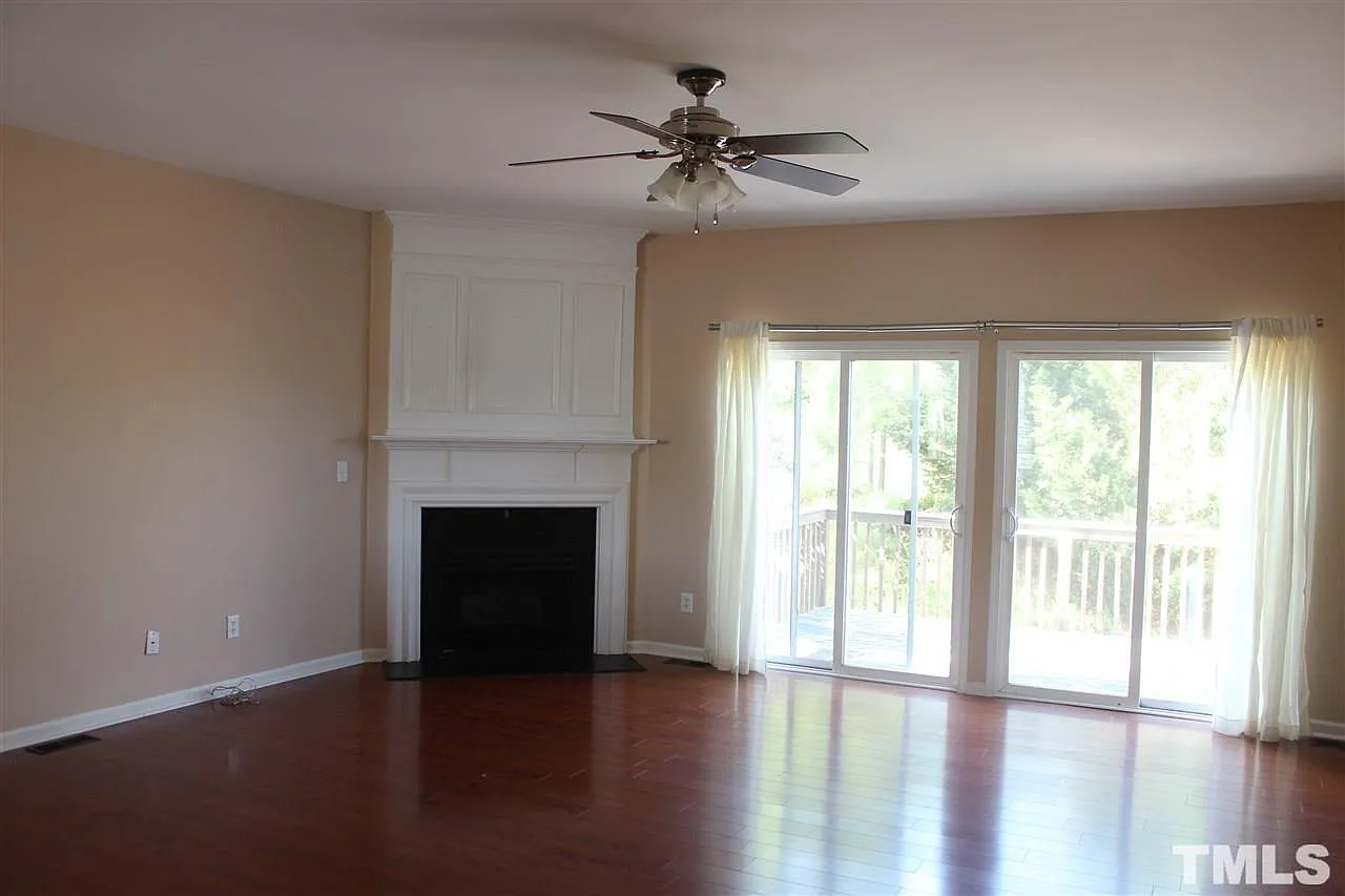4 bed, 4.0 bath, 1880 sqft, $1,950 — Photo 4