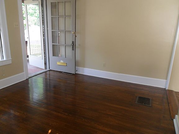 5th image of 224 University Ave #A