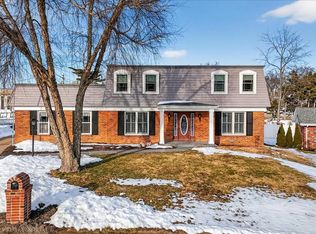 10520 Hackamore Ln, Saint Louis, MO 63128