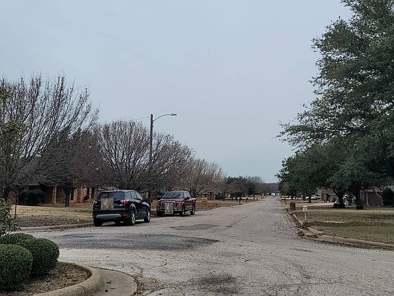 4th image of 2209 Meadowview Dr