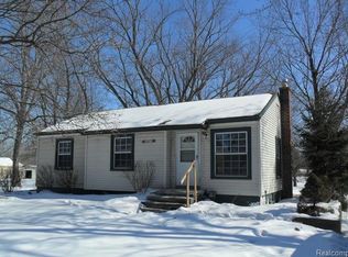 29671 Fort Rd, Brownstown, MI 48173