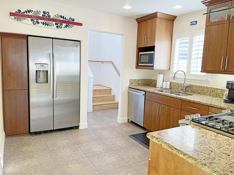 2440 Greenwood Ave — Photo 7