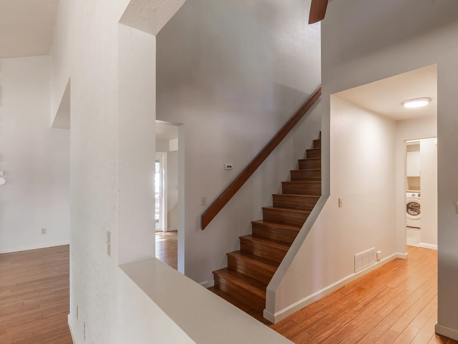 3 bed, 2.5 bath, 1926 sqft, $6,350 — Photo 3