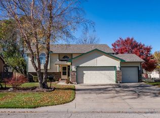 8929 W Meadow Knoll Ct, Wichita, KS 67205