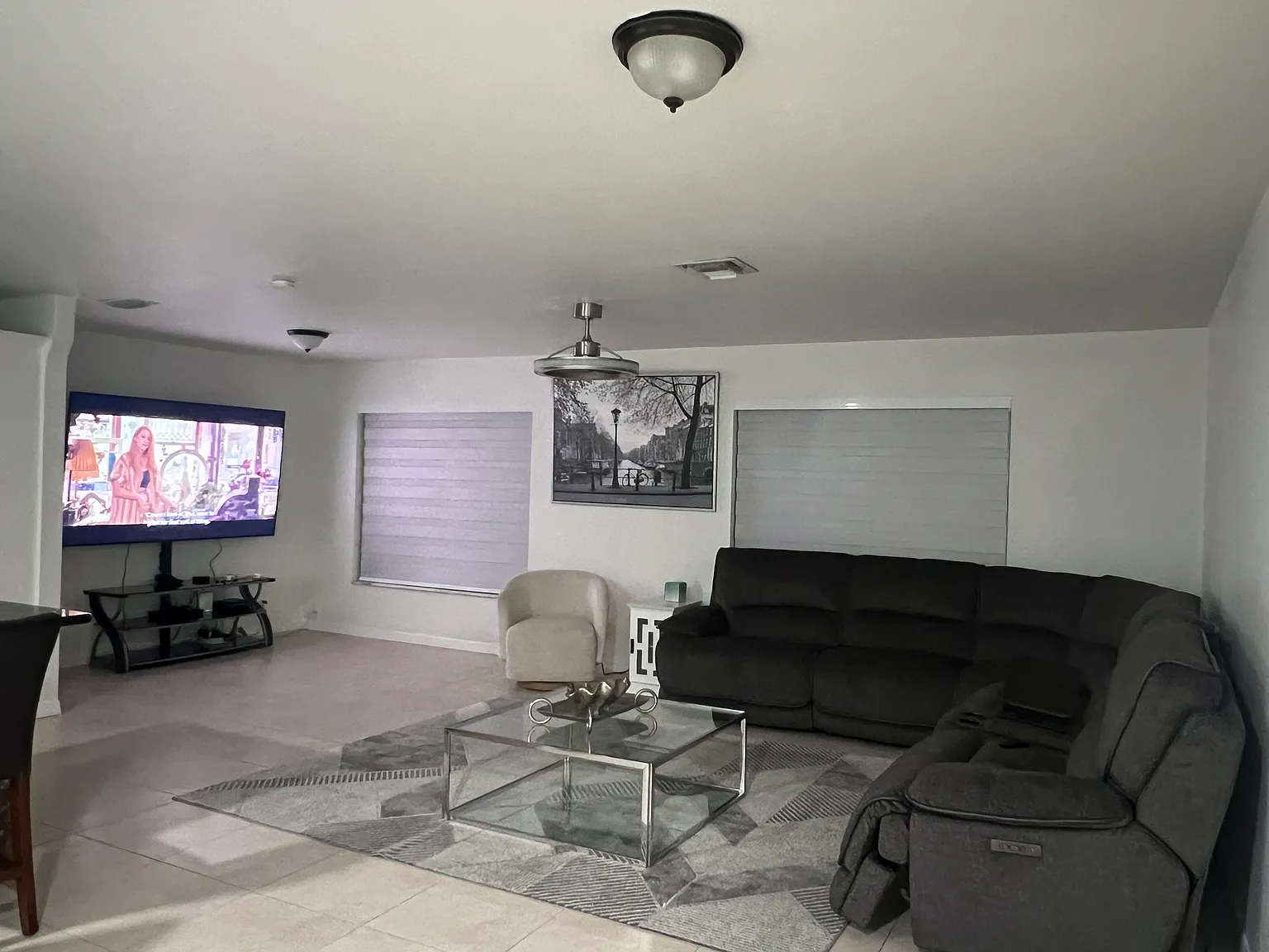 1010 Hollywood Boulevard — Photo 2
