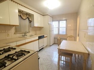 25-83 37th St #2A, Astoria, NY 11103