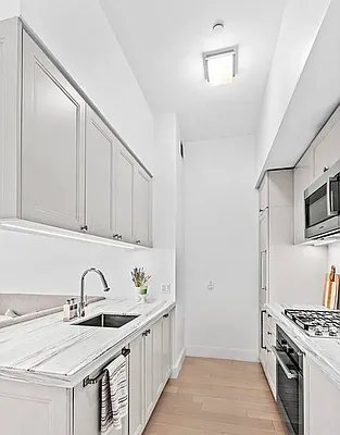 カウンター 389 East 89th Street #6G in Yorkville, Manhattan | StreetEasy