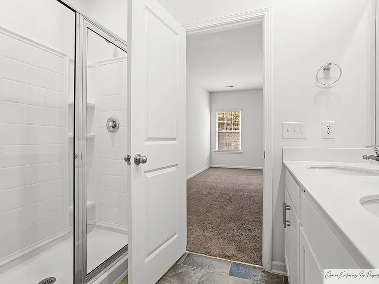 568 Stone Hollow Dr — Photo 15