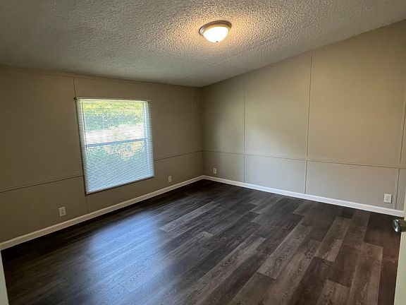 4th image of 120 Foster Ct