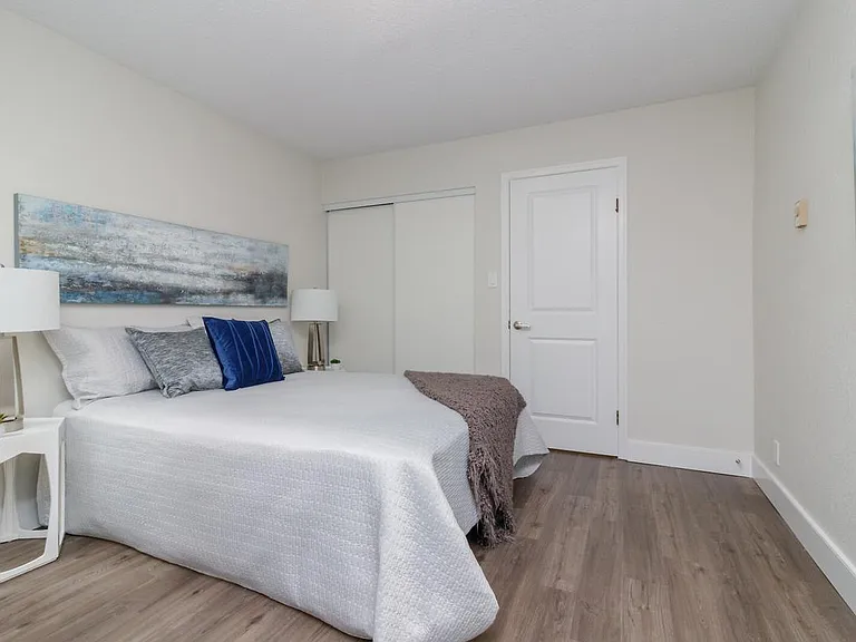 984 McKenzie Ave — Photo 2